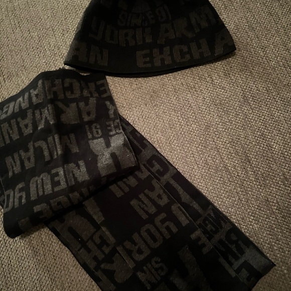 Armani Exchange reversable unisex hat and scarf. - Picture 5 of 5